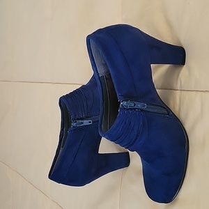 Aerosoles Shootie style suede shoe